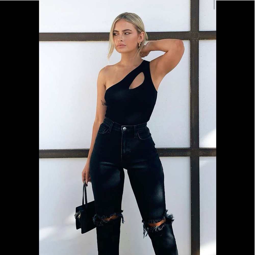 SOLD Ⓜ️🖤Fashion Nova Carlie One Shoulder Bodysuit